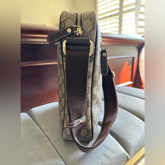 100% Authentic Gucci Front Zip Messenger Bag - Picture 2 of 10